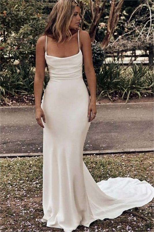 Vestidos de novia de satén con cola larga y tirantes finos, sin mangas